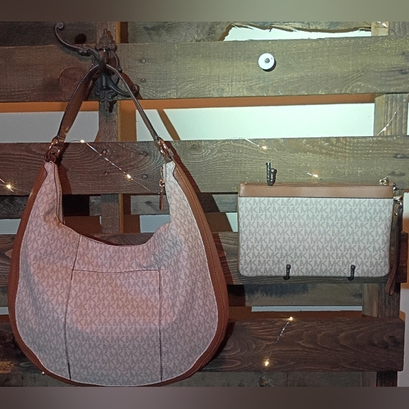 Michael Kors Lydia Hobo bag & clutch set & MK Dust Bag NWT ~ BONUS! - Picture 8 of 16
